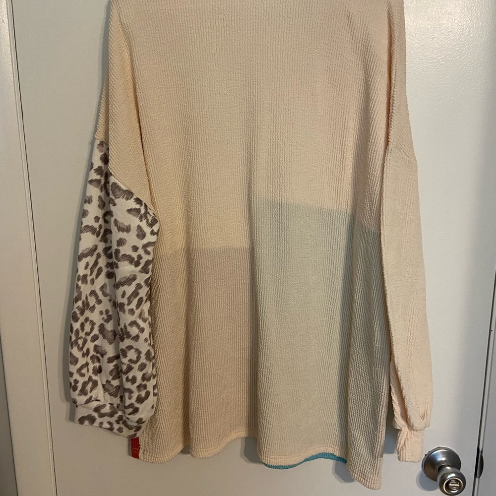 Colorblock Leopard top - Picture 3 of 3